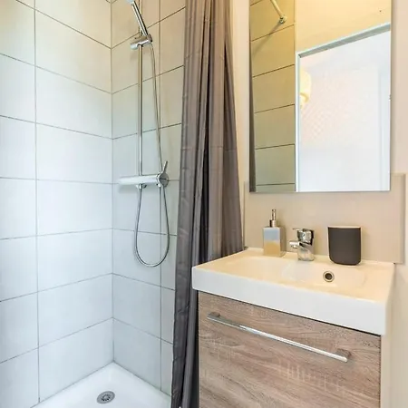 Vieux - Calme Idealement Situe ! *