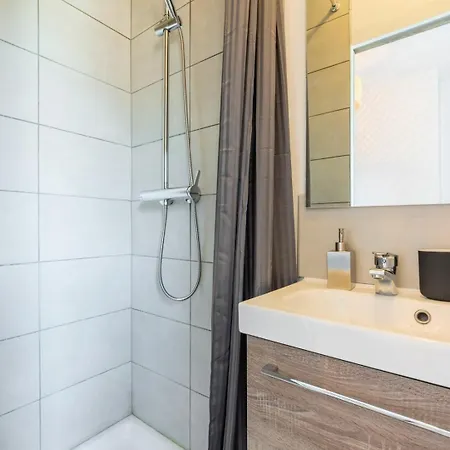 Vieux - Calme Idealement Situe ! *